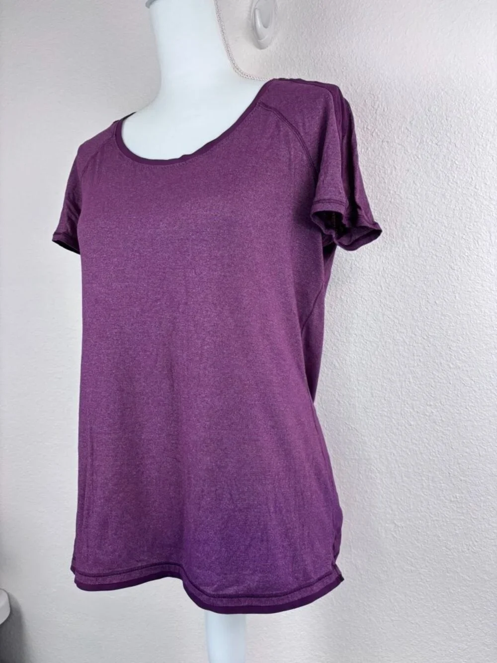 Lululemon women's 8 mulberry Race me short sleeve athletic top running gym